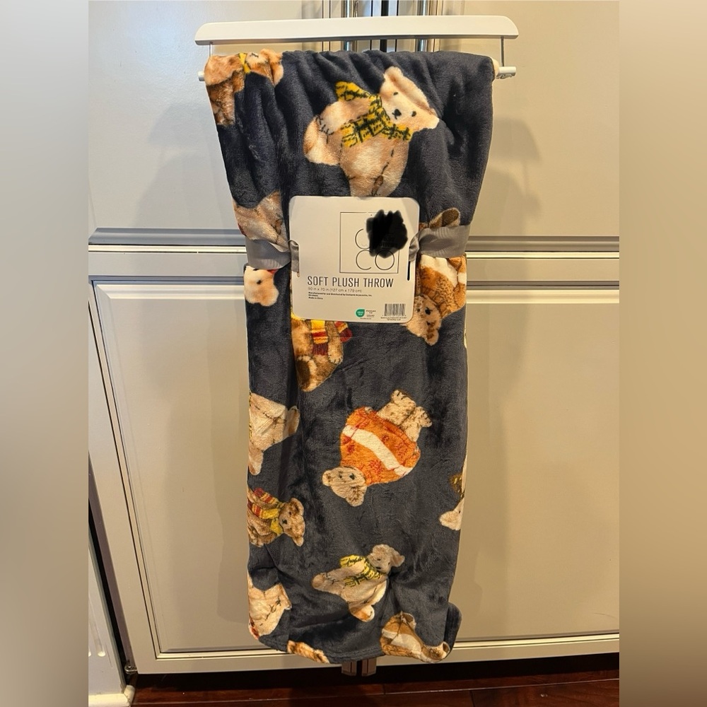 Christmas Soft Plush Throw Blanket with Teddy Bear Design